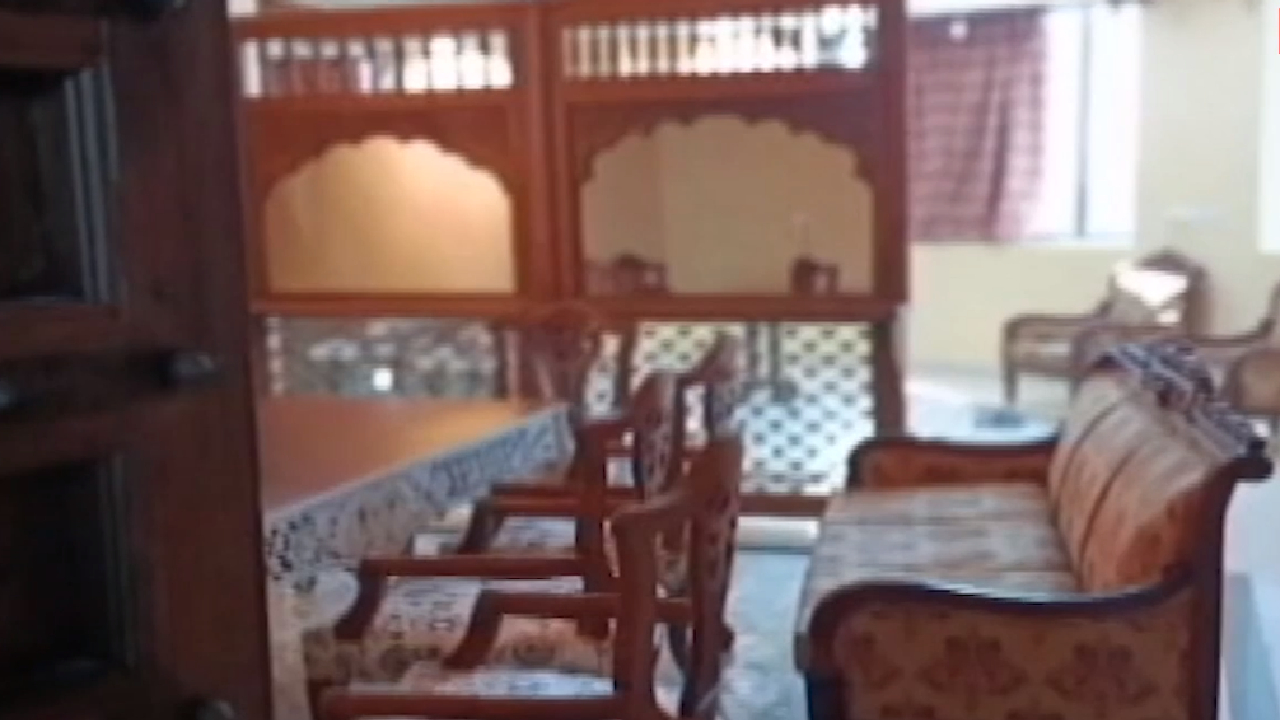 Chhattisgarh में Hospital खंडहर दिखा तो वहीं सरकारी दफ्तर 5 Star Hotel