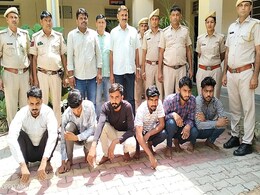 दौसाः पेट्रोल पंप लूटने की साजिश रच रहे 6 बदमाश गिरफ्तार, हथियार और बाइक बरामद दौसाः पेट्रोल पंप लूटने की साजिश रच रहे 6 बदमाश गिरफ्तार, हथियार और बाइक बरामद