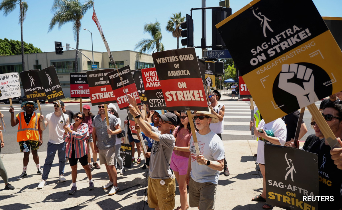 After 5 Months, Hollywood Writers Body Agrees To End Strike
