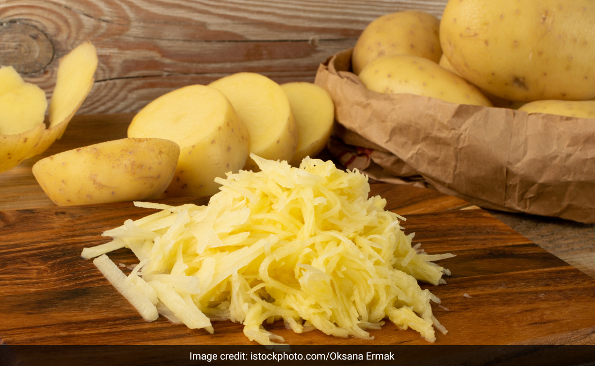 कच्चे आलू का इस तरह कर लिया इस्तेमाल तो चेहरे से दाग-धब्बों की हो जाएगी छुट्टी, तेजी से दिखता है असर