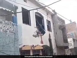 Mob With Sticks Attacks Christian community In Pak Over Blasphemy Charges Mob With Sticks Attacks Christian community In Pak Over Blasphemy Charges