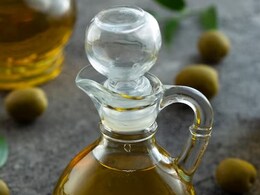 इन 4 कारणों से आपको अपने रेगुलर तेल की बजाय ऑलिव ऑयल में बनाना चाहिए खाना, मिलते हैं जबरदस्त फायदे