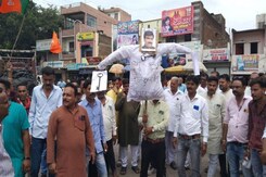 भाजपा के कार्यकर्ताओं ने किया पार्टी कार्यालय का घेराव भाजपा के कार्यकर्ताओं ने किया पार्टी कार्यालय का घेराव