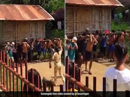 लोगों ने कंधों पर उठाकर शिफ्ट कर दिया बुजुर्ग शख्स का 7 फीट ऊंचा मकान, वजह जान भर आएगी आंखें लोगों ने कंधों पर उठाकर शिफ्ट कर दिया बुजुर्ग शख्स का 7 फीट ऊंचा मकान, वजह जान भर आएगी आंखें