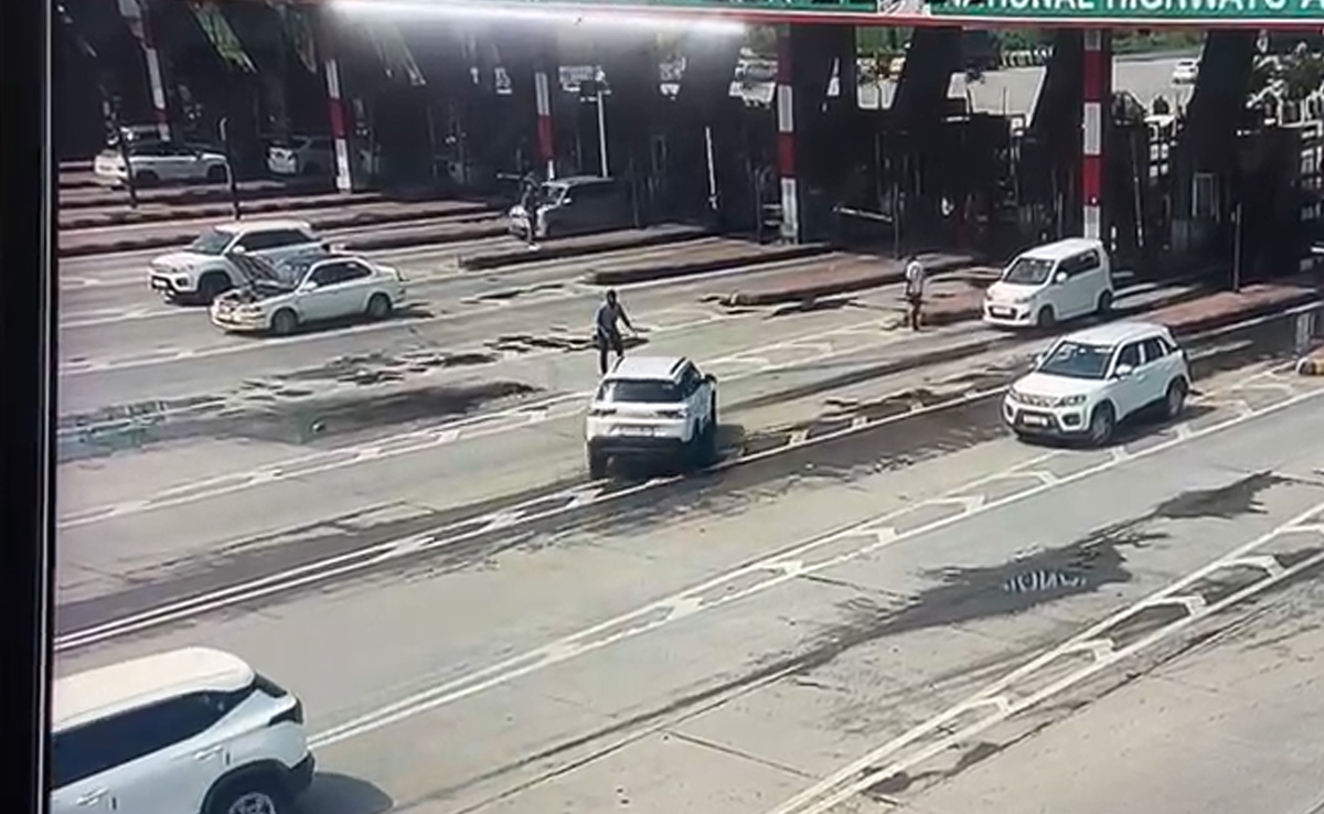 Car Driver Makes U-Turn, Hits Toll Staff And Drags Him