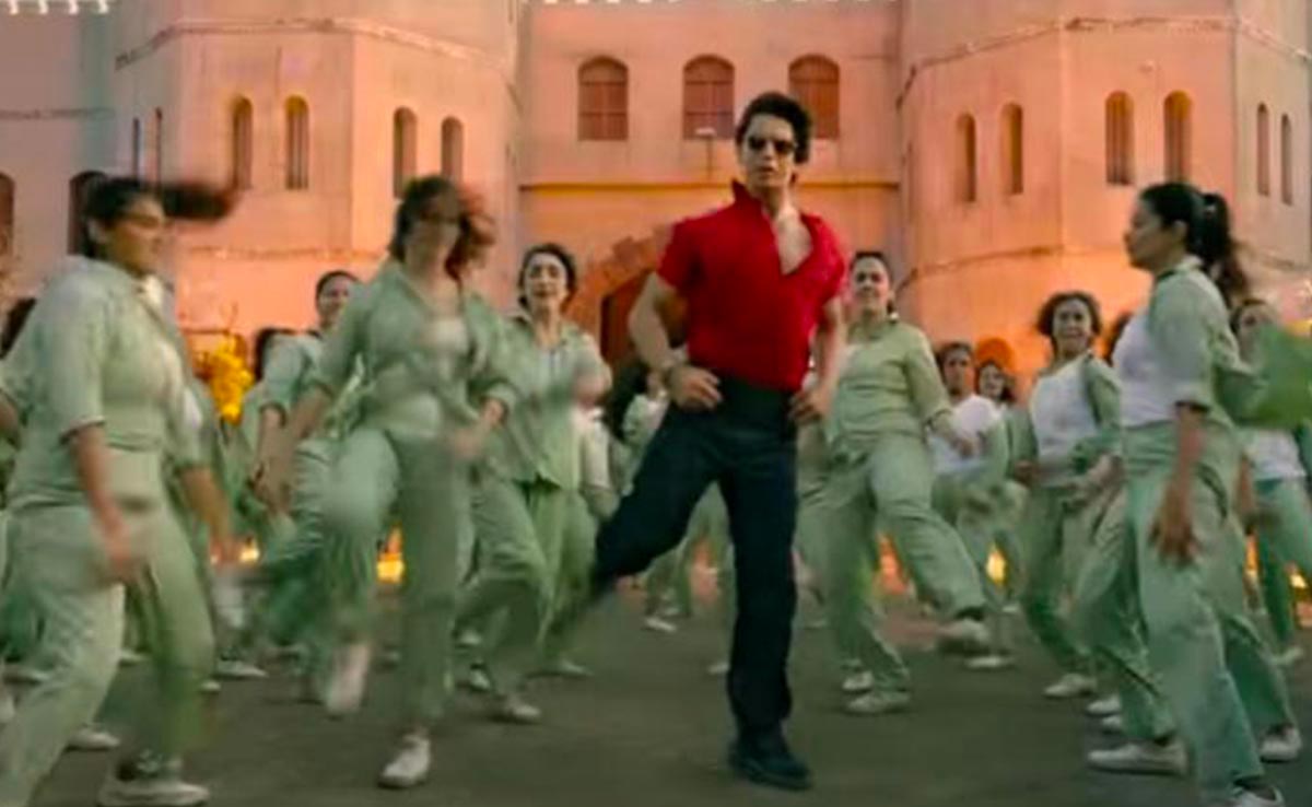Shah Rukh Khan's Solid Toned Shirts Are The Stylish Highlight Of The <i>Zinda Banda</i> Music Video