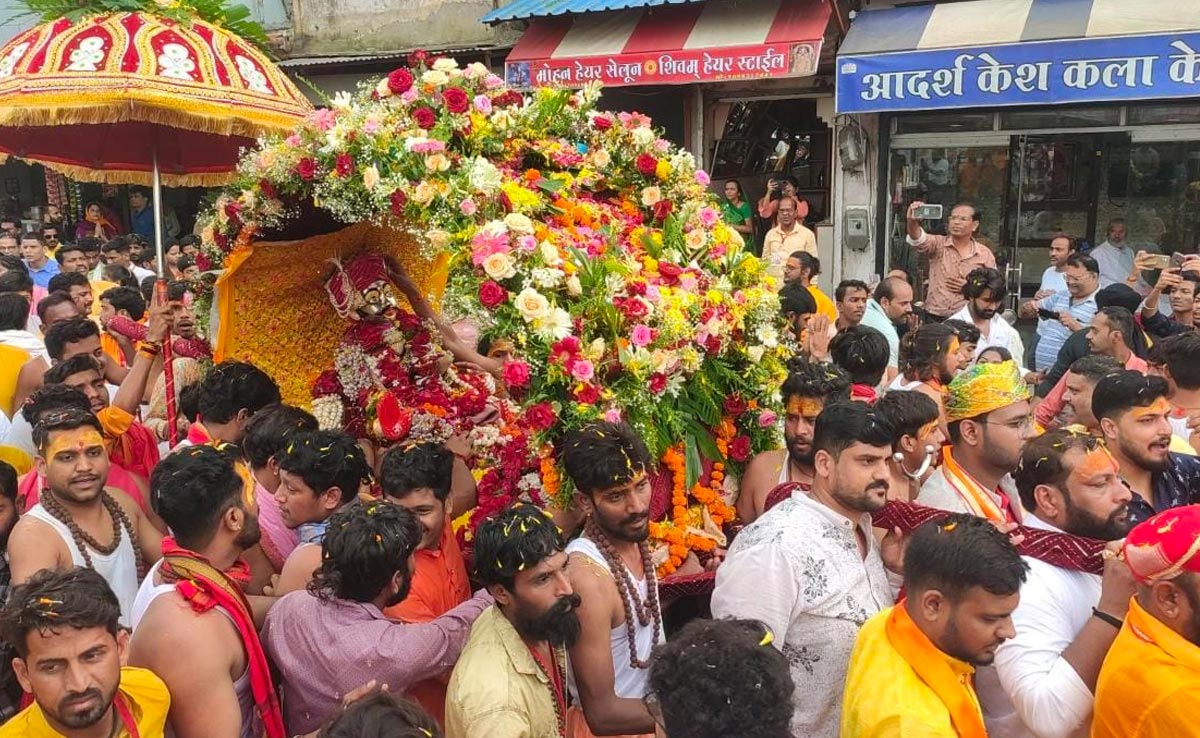 रतलाम में पहली बार निकली महाकाल की शाही सवारी, दर्शन के लिए उमड़ा पूरा शहर