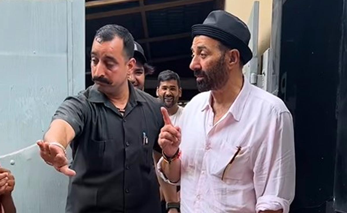 Gadar 2 की सक्सेस के बाद कुछ इस रंग में दिखे सनी देओल, फैन को किया ऐसा इशारा, वीडियो वायरल