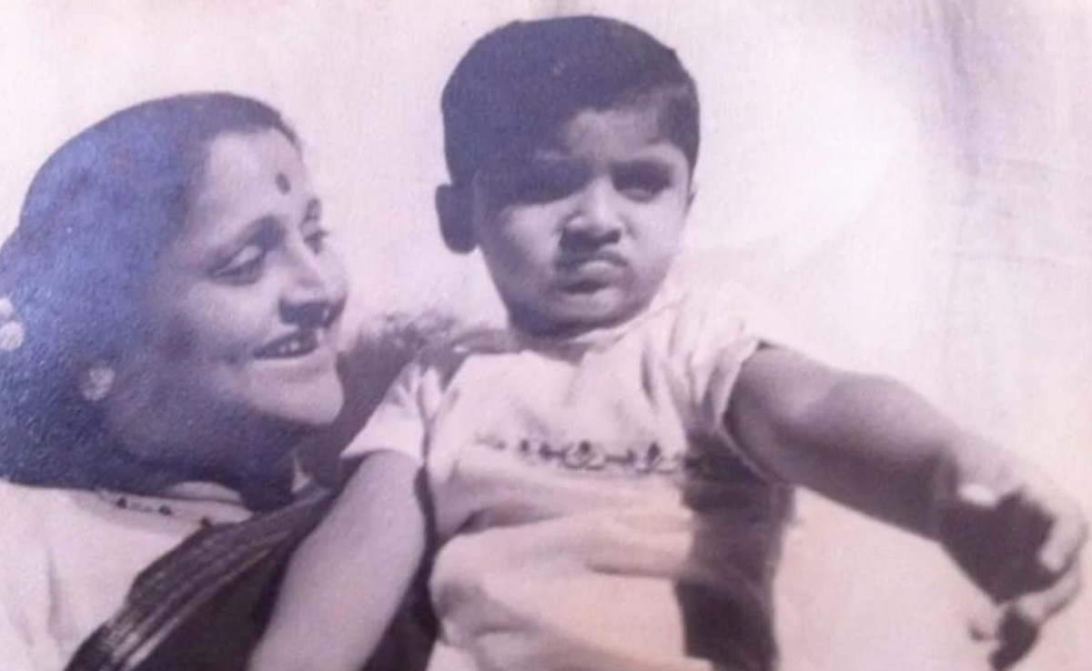 300 से ज्यादा की फिल्में, बना सुपरस्टार...फिर भी नसीब नहीं हुआ परिवार-दोस्तों का प्यार, मां की गोद में इस बच्चे को पहचाना क्या?