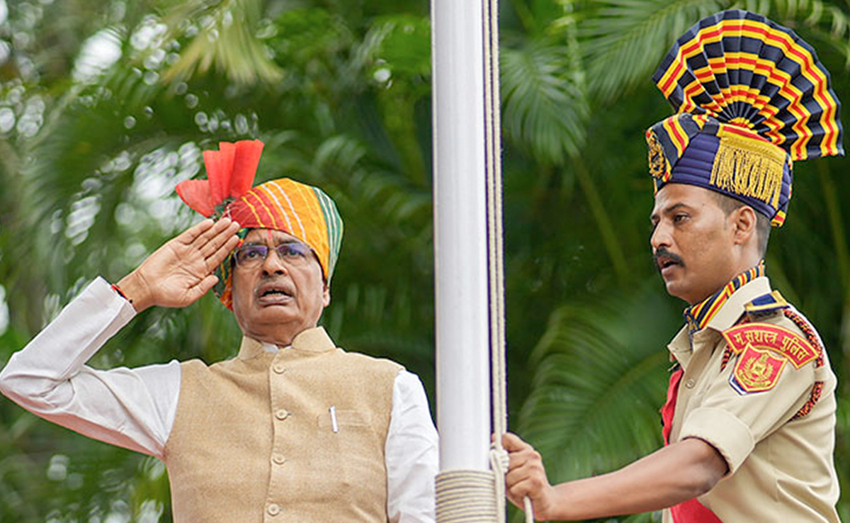 Independence Day 2023: CM शिवराज सिंह चौहान ने भोपाल में अपने आवास पर फहराया तिरंगा