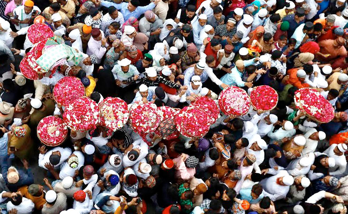 तीर्थराज पुष्कर के गुलाबों से महकता है ख्वाजा मोइनुद्दीन चिश्ती का दरगाह