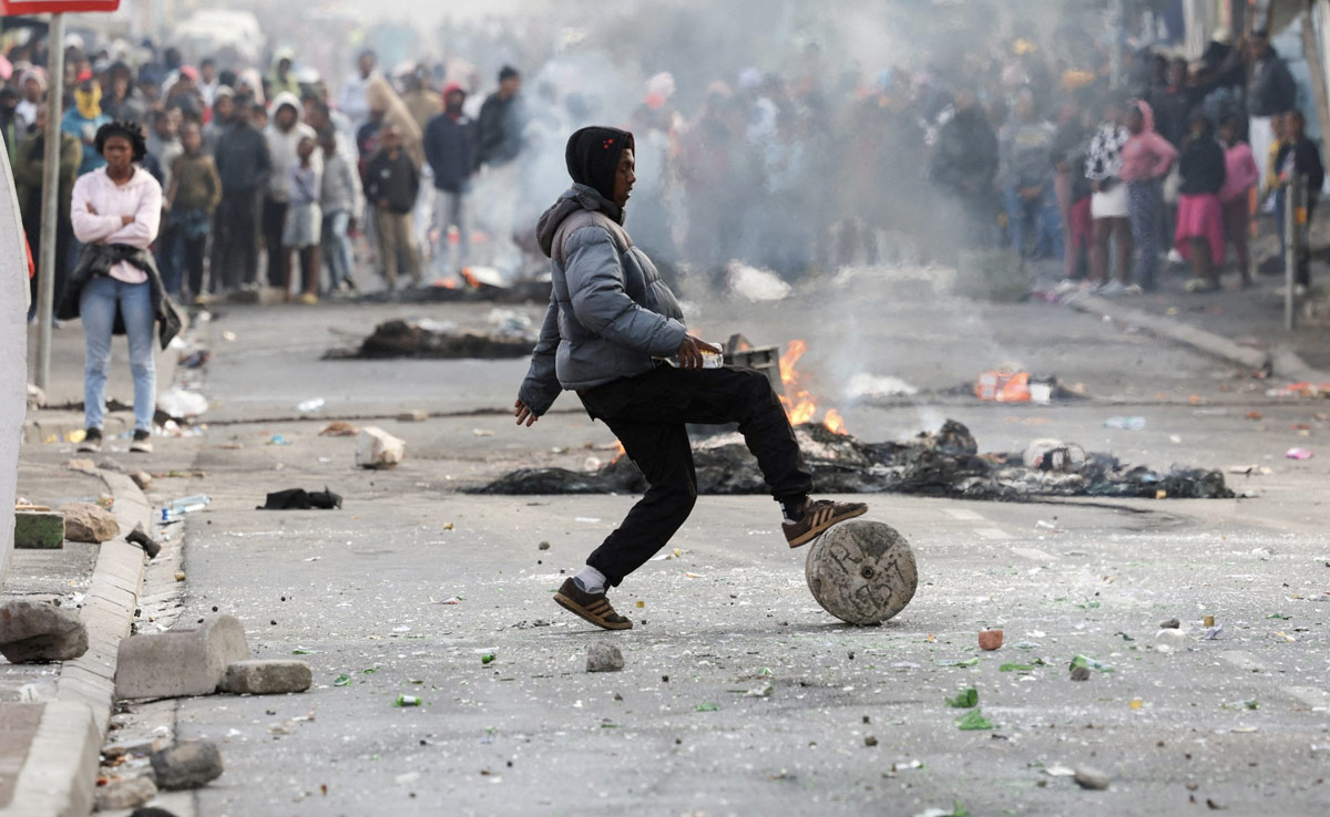 5 Killed In Cape Town Amid Strike By Taxi-Drivers
