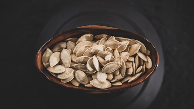 Muskmelon seeds are abundant in minerals such as magnesium, calcium, and phosphorus