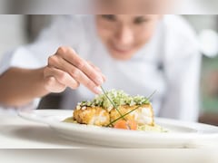 होटल मैनेजमेंट के बाद विदेश में करनी है नौकरी? ये रहा पूरा प्रोसेस