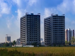 अब सिर्फ घर के देने होंगे पैसे : यूपी RERA के इस फैसले से खरीदारों को कैसे होगा फायदा? अब सिर्फ घर के देने होंगे पैसे : यूपी RERA के इस फैसले से खरीदारों को कैसे होगा फायदा?