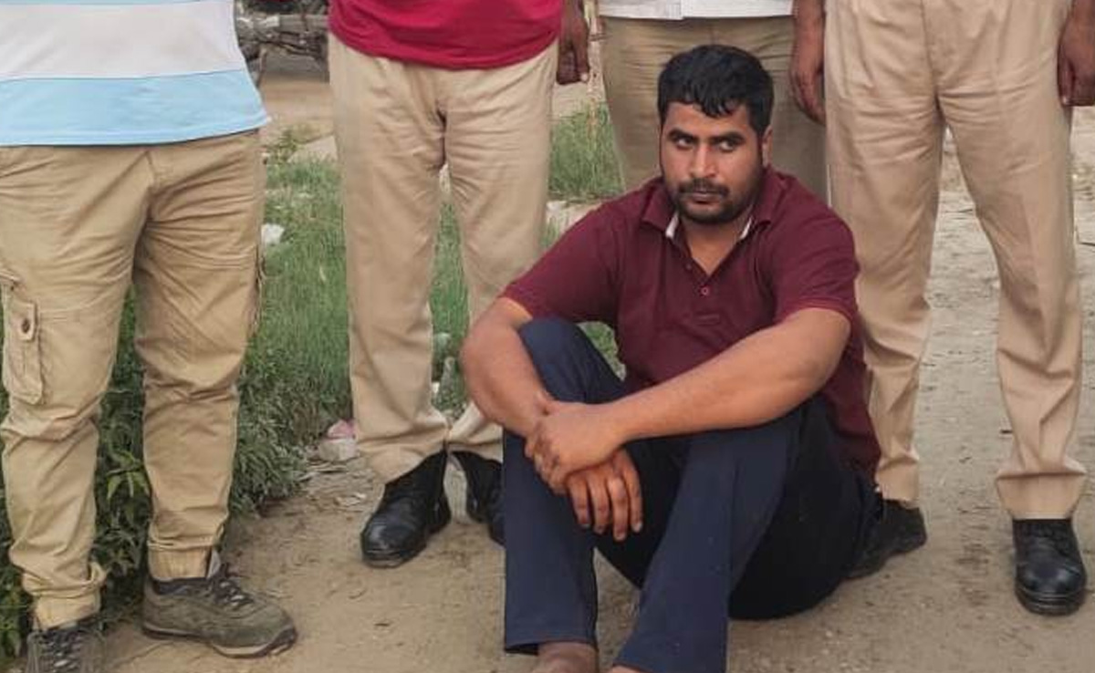CRPF महिला कांस्टेबल ने प्रेमी के साथ मिलकर की पति की हत्या, शव को खाली प्लॉट में दफनाया