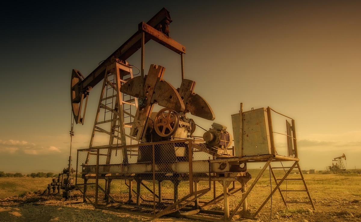 Saudi, Kuwait Claim "Full Sovereign Rights" To Iran Disputed Oil Field