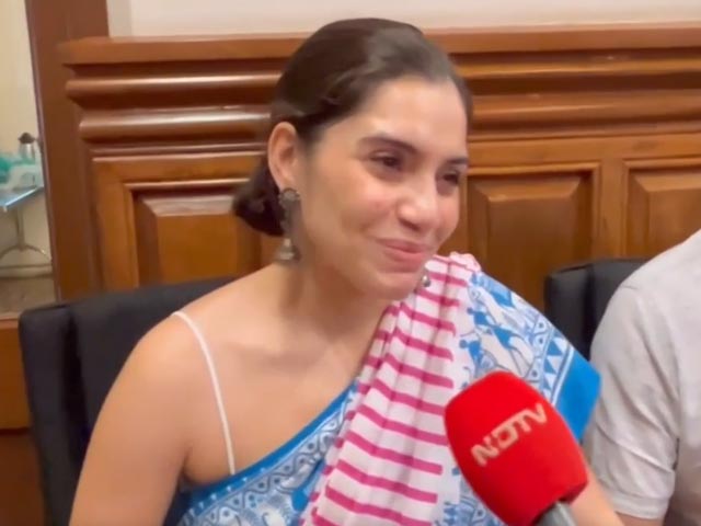 ड्रग्स केस में रिहा होकर मुंबई पहुंचीं क्रिसन परेरा, बताया शाहजाह जेल में कैसे बीते 27 दिन