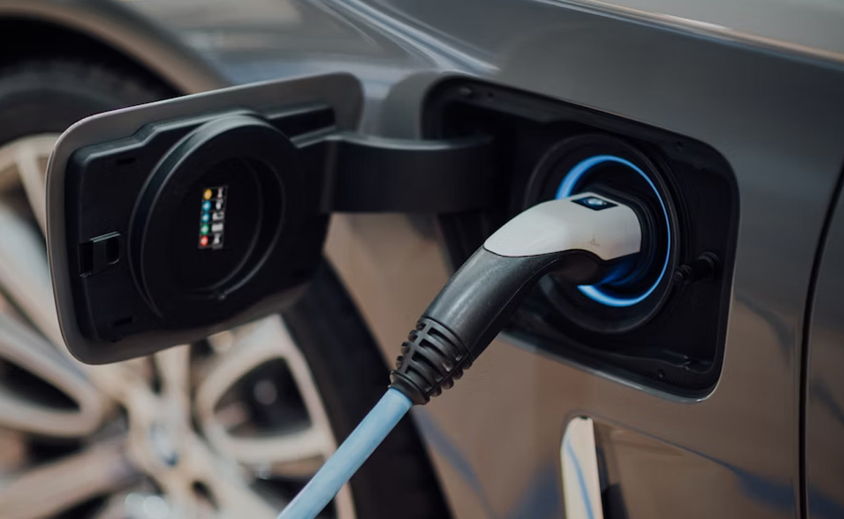 World's 1st "Superfast" Electric Car Battery Offers 400 Km Range From 10 Minutes Of Charge