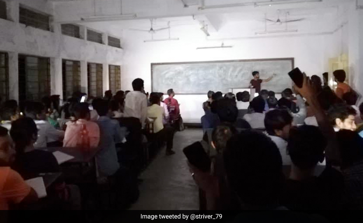 Google Techie Finds Out College Juniors He Taught Are Working At Amazon. His Heartfelt Is Now Viral