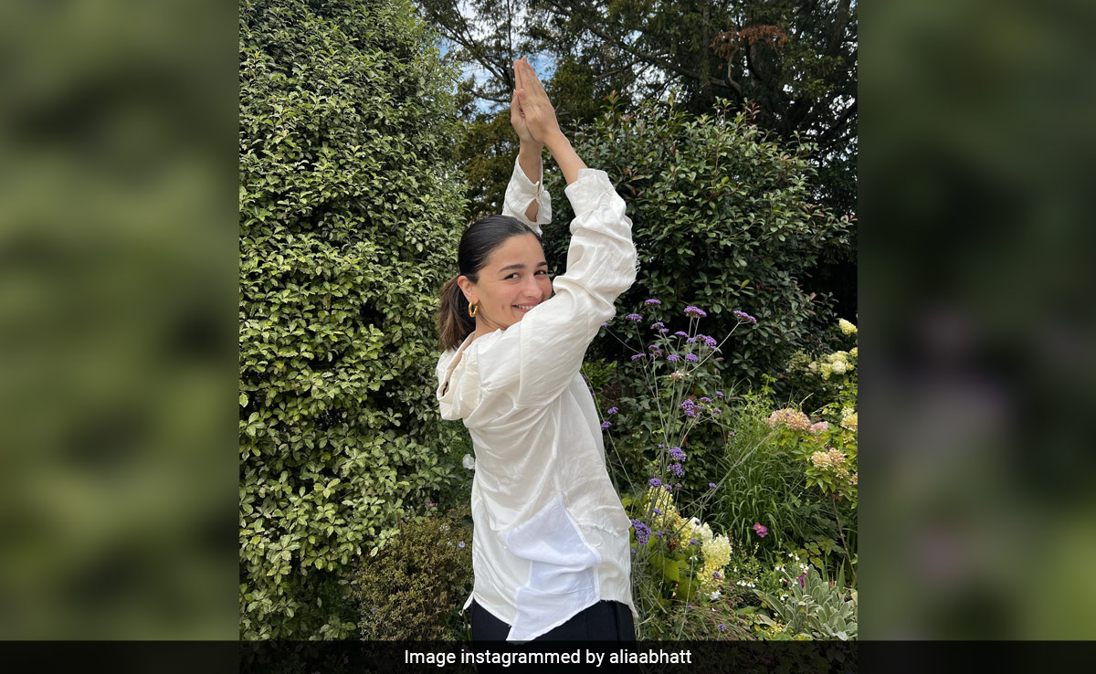 National Awards: In Best Actress Alia Bhatt's Post, The Gangu Pose. PS - Kriti Sanon