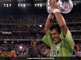Imran Khan: पाकिस्तान के I-Day Tribute Video से इमरान खान गायब, भड़के पूर्व PCB चेयरमैन, ट्विटर पर ट्रेंड हुआ #ShameOnPCB Imran Khan: पाकिस्तान के I-Day Tribute Video से इमरान खान गायब, भड़के पूर्व PCB चेयरमैन, ट्विटर पर ट्रेंड हुआ #ShameOnPCB