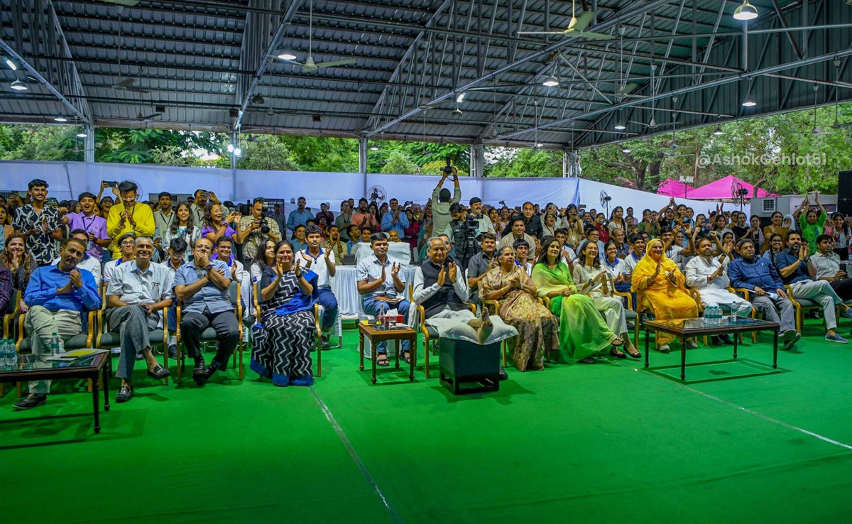 चांद पर लहराया तिरंगा, साउथ पोल पर चंद्रयान-3 की सफल लैंडिंग, CM गहलोत ने दी बधाई