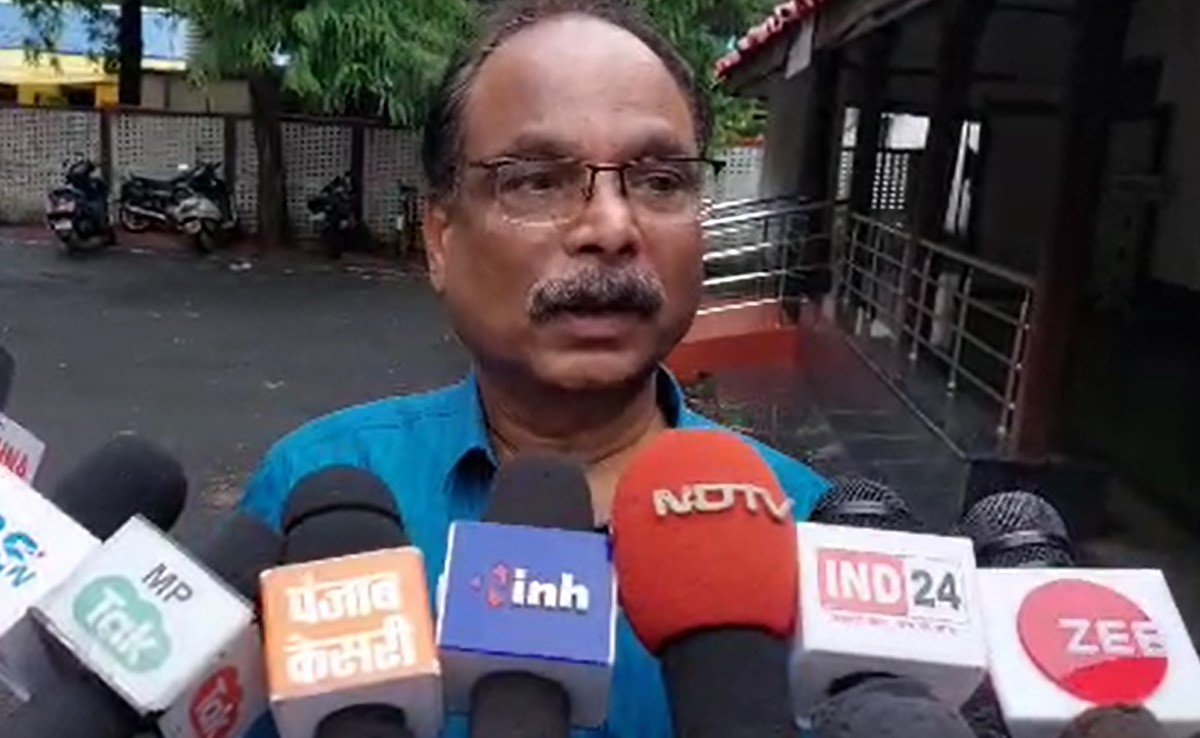 जबलपुर में लोकायुक्त का एक्शन, 15,000 रुपये की रिश्वत लेते रंगे हाथ पकड़े गए नगर पालिका परिषद CMO