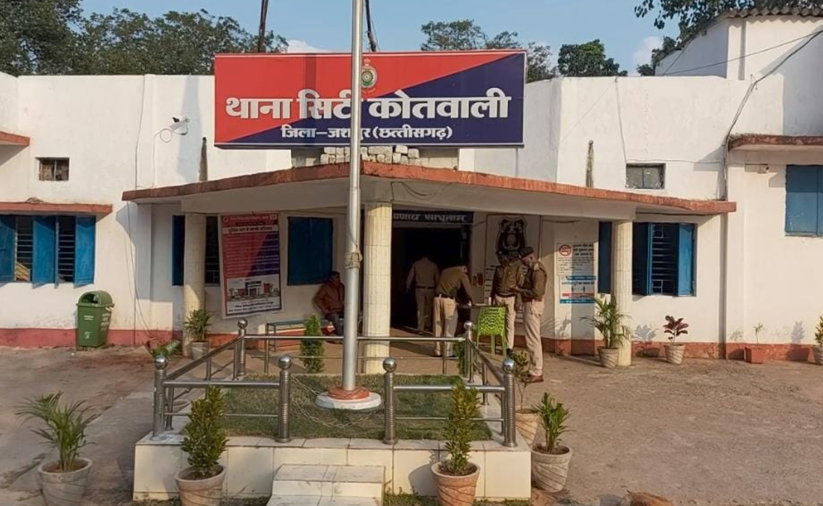 जशपुर : शराब न मिलने पर शराबी ने घरवालों पर किया हमला, 3 घायल