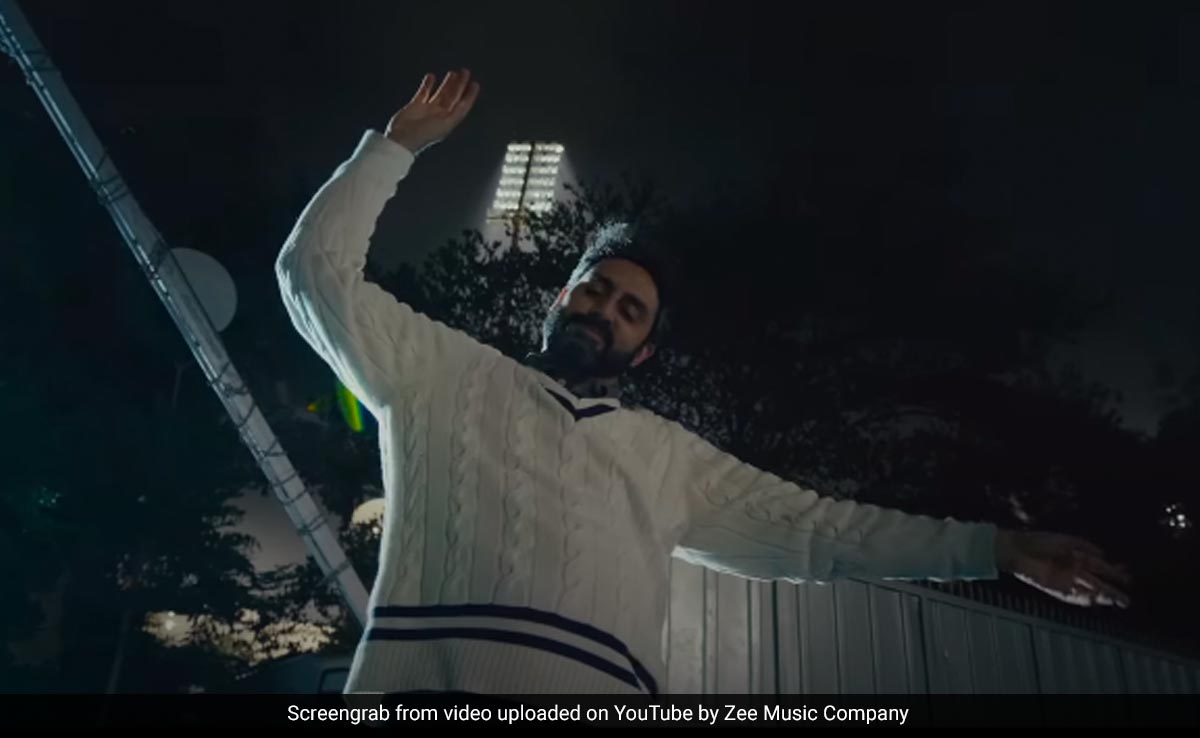 <i>Ghoomer</i> Title Song: Abhishek Bachchan Dances Like Nobody's Watching