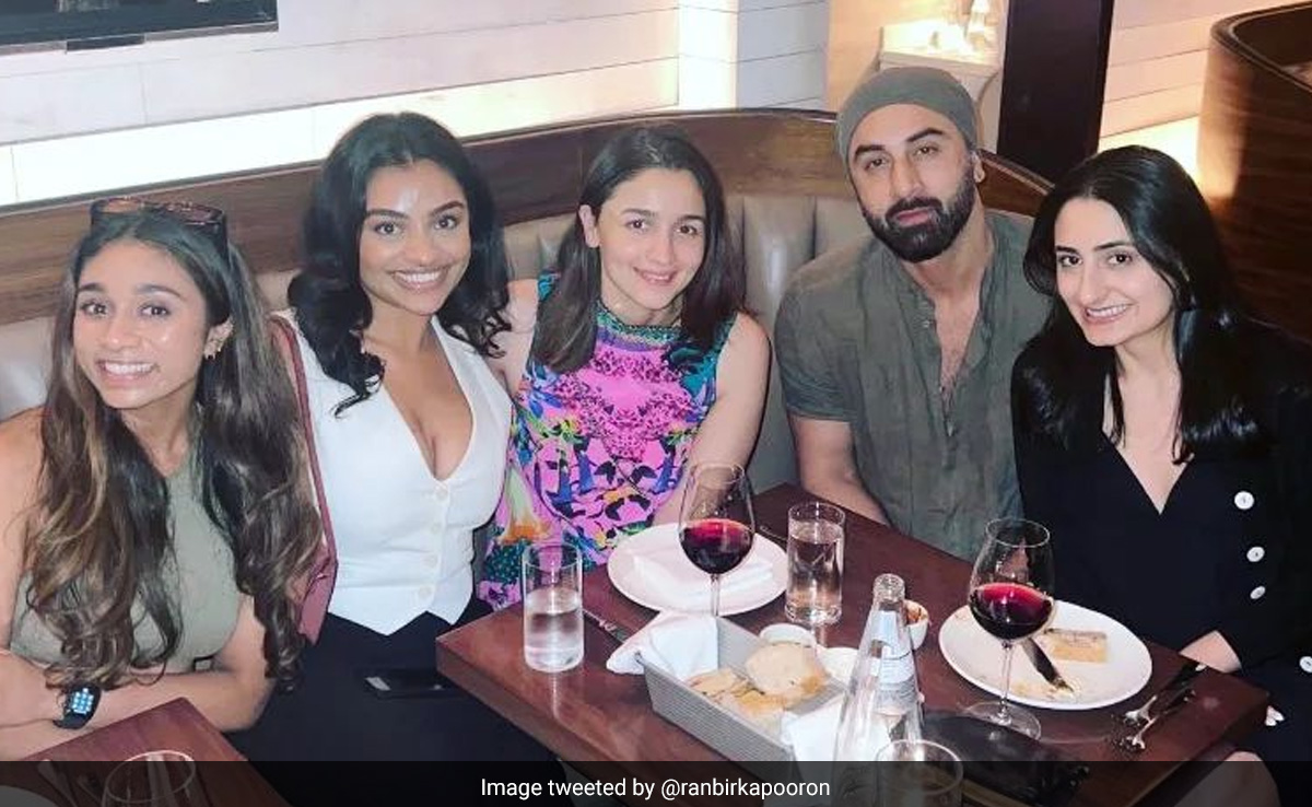 Viral: Alia Bhatt And Ranbir Kapoor In New Pic From New York