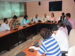 दिल्ली में घर बैठे मिलेगा 23 सेवाओं का लाभ, 'डोर स्टेप' डिलीवरी योजना MCD में भी होगी लागू दिल्ली में घर बैठे मिलेगा 23 सेवाओं का लाभ, 'डोर स्टेप' डिलीवरी योजना MCD में भी होगी लागू