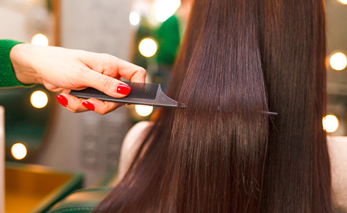 खुरदुरे बाल भी मिनटों में दिखने लगेंगे मुलायम, रसोई की इन चीजों को देख लीजिए लगाकर 