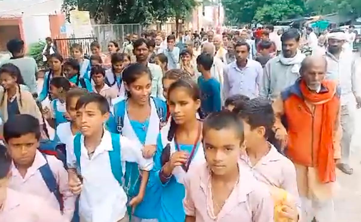 छतरपुर : 20 किमी का सफर तय कर बच्चे कलेक्टर ऑफिस आए, कहा- सर ! पढ़ना चाहते हैं