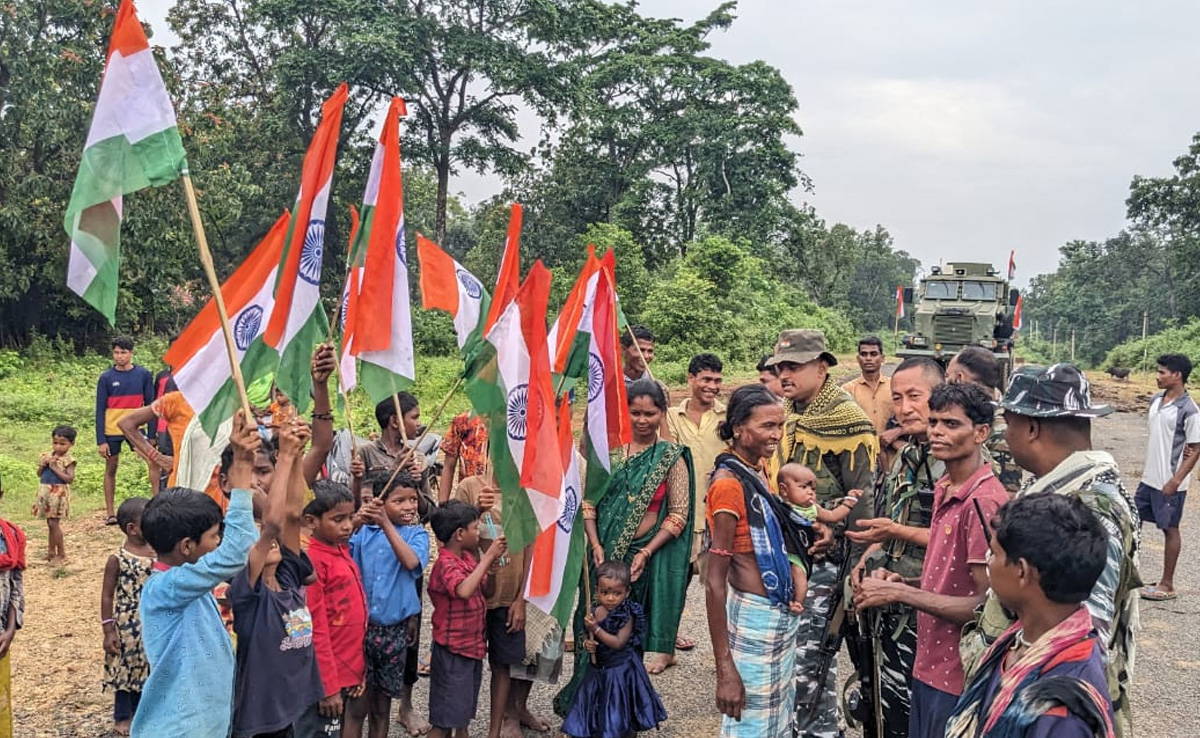 उम्मीद की नई किरण : नक्सलियों के गढ़ सिलगेर मे फहरा तिरंगा