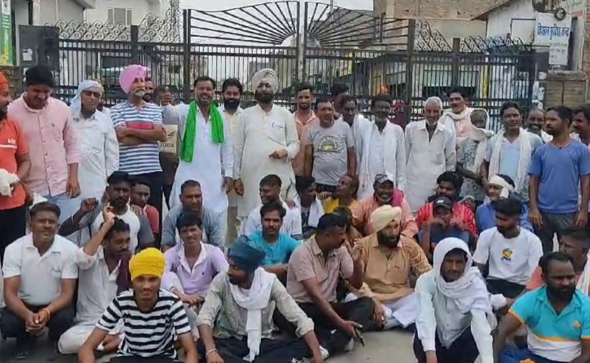 सिंचाई के पानी की मांग को लेकर श्रीगंगानगर के किसानों में आक्रोश, राजस्थान-पंजाब बॉर्डर किया जाम