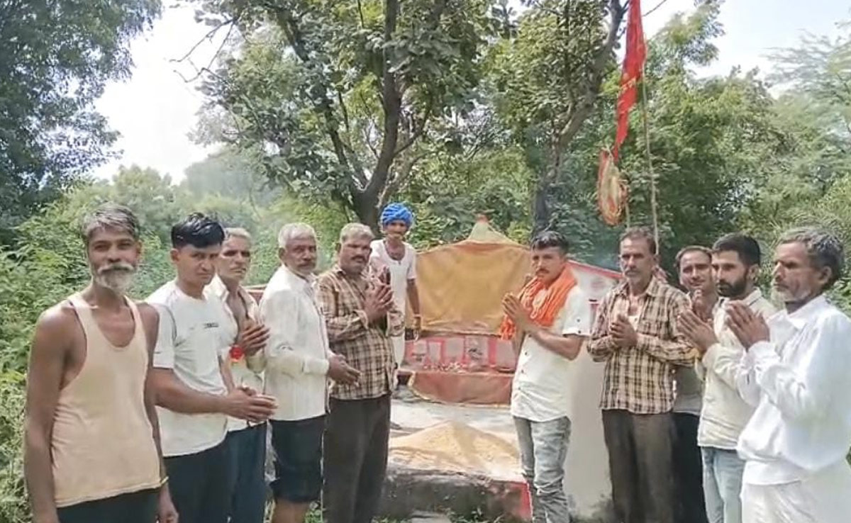 भीलवाड़ा: सूखे से बर्बाद हो रही फसल, बारिश के लिए किसानों ने निकाली पदयात्रा