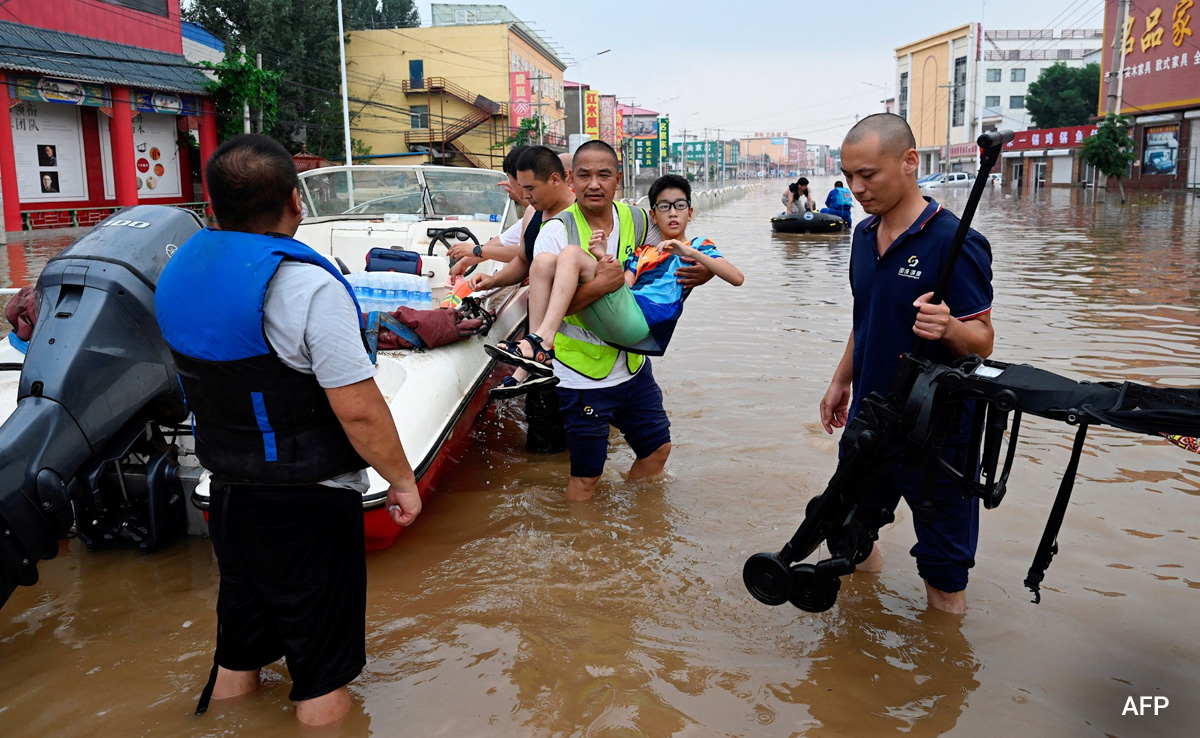 चीन में सातवें दिन भी भीषण तूफ़ान और बारिश, कई इलाके पानी में डूबे