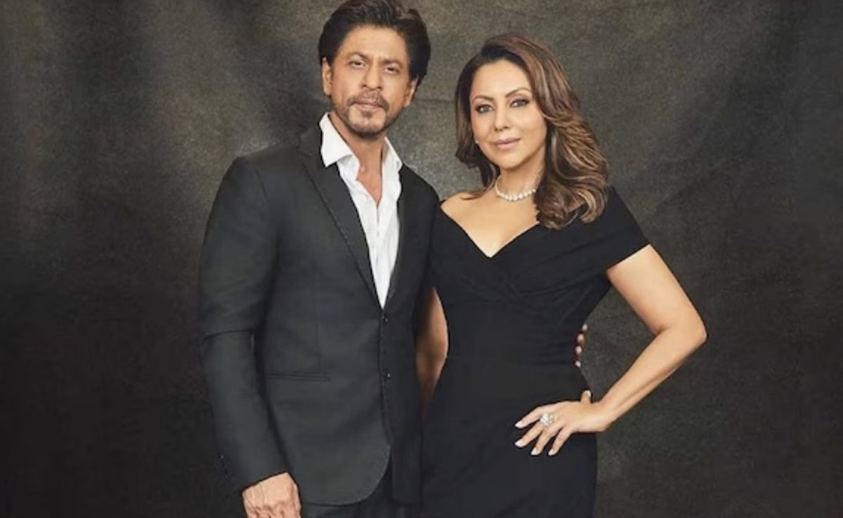 फैन ने शाहरुख खान से पूछा बीवी से जुड़ा सवाल, किंग खान ने खड़े कर लिए हाथ