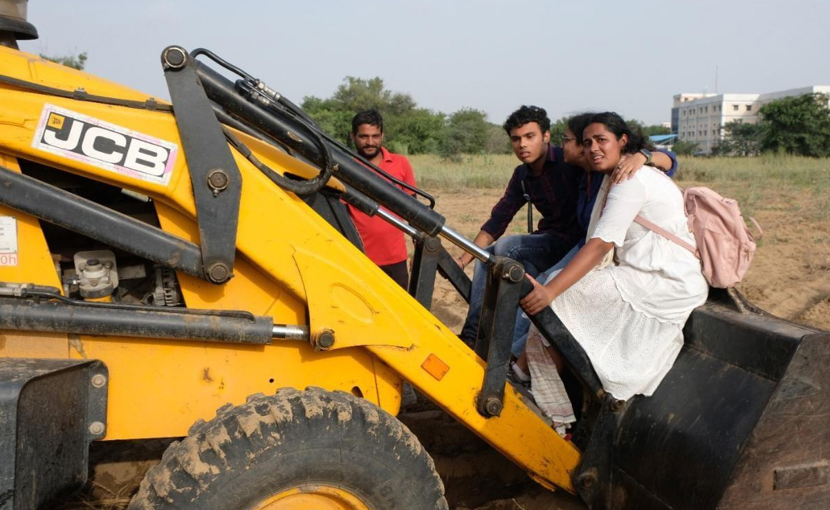 जयपुर : फिनटेक पार्क के निर्माण के लिए हज़ारों पेड़ काटने की क़वायद, पेड़ों को बचाने आगे आए लोग