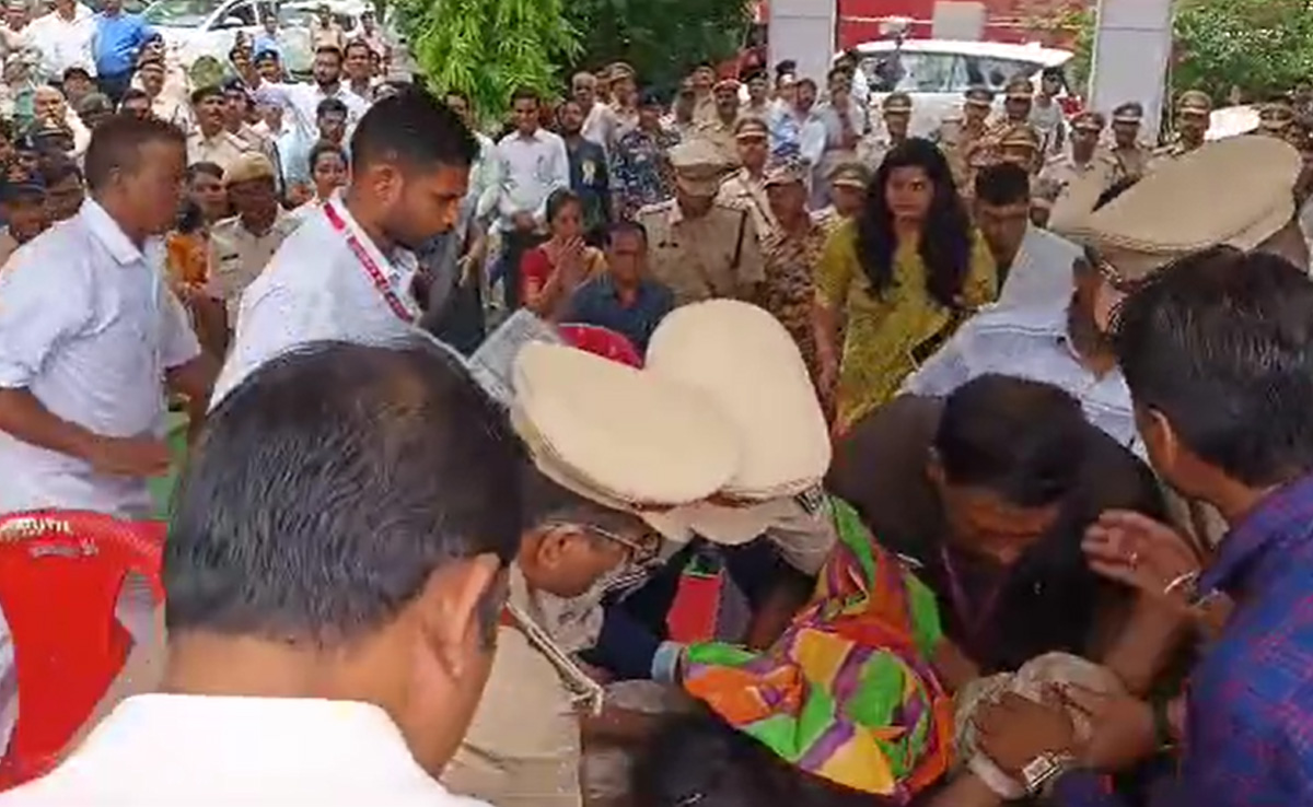 Madhya Pradesh Minister Collapses On Stage During Independence Day Parade