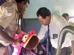 यात्रीगण ध्यान दें! ट्रेन में ये पदार्थ ले जाने पर होगी सख़्त कार्यवाही, रेलवे ने चलाया जांच अभियान यात्रीगण ध्यान दें! ट्रेन में ये पदार्थ ले जाने पर होगी सख़्त कार्यवाही, रेलवे ने चलाया जांच अभियान