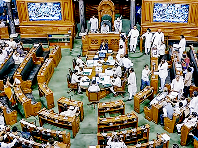 दिल्ली सेवा बिल पर आज लोकसभा में हो सकती है चर्चा और वोटिंग, BJP ने अपने MPs के लिए जारी किया व्हिप