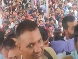 बीपीएससी टीचर भर्ती परीक्षा के लिए स्टेशन पर परीक्षार्थियों का हुजूम, तीन दिन चलेगी परीक्षा  बीपीएससी टीचर भर्ती परीक्षा के लिए स्टेशन पर परीक्षार्थियों का हुजूम, तीन दिन चलेगी परीक्षा