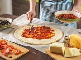 Struggling To Make Pizza At Home? Watch Out For These 5 Mistakes