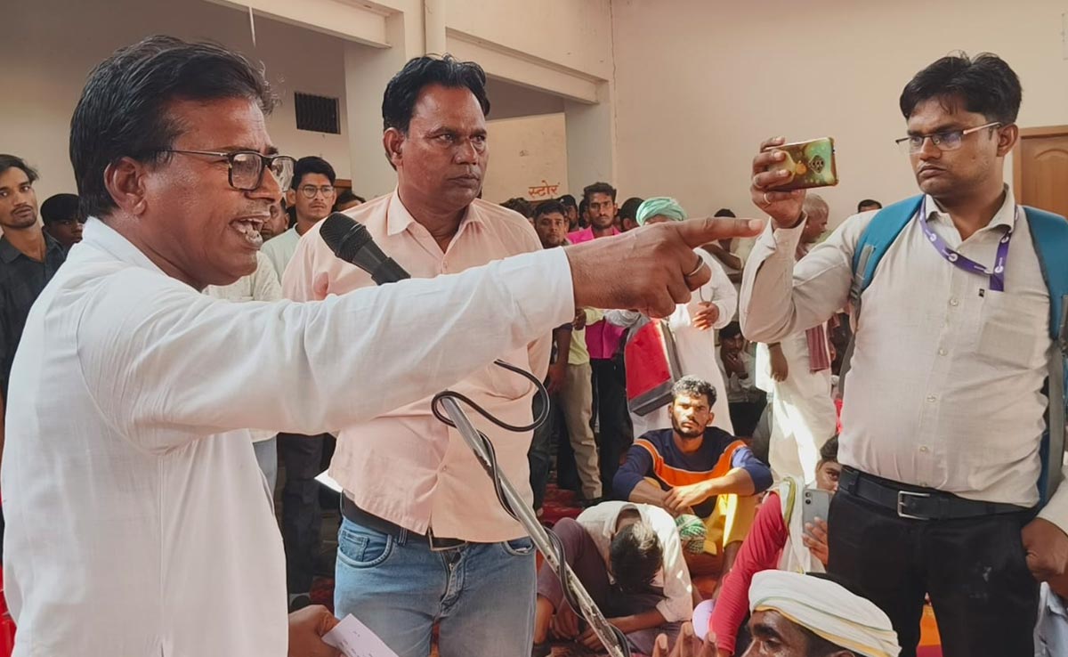 महापंचायत में दलित नेताओं ने भरी हुंकार, एससी-एसटी जमीन पर नहीं बनने देंगे अस्पताल