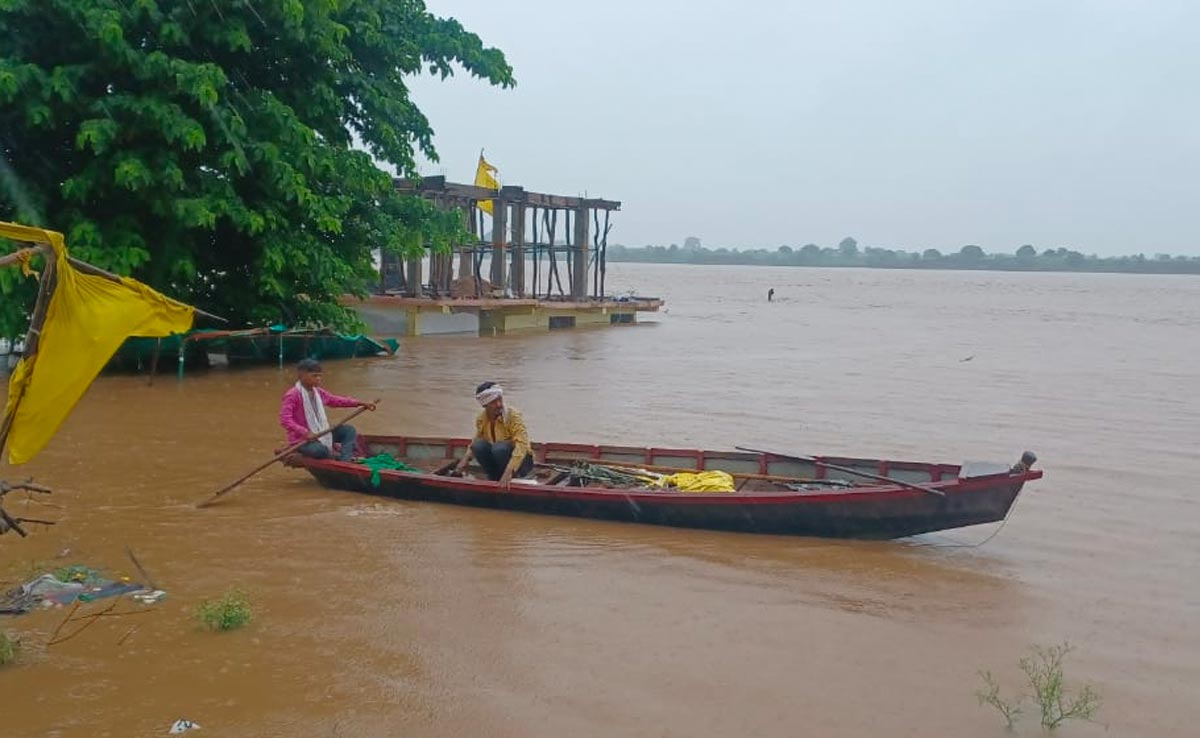 भारी बारिश के चलते नर्मदा का जलस्तर बढ़ा, जिला प्रशासन ने जारी किया अलर्ट