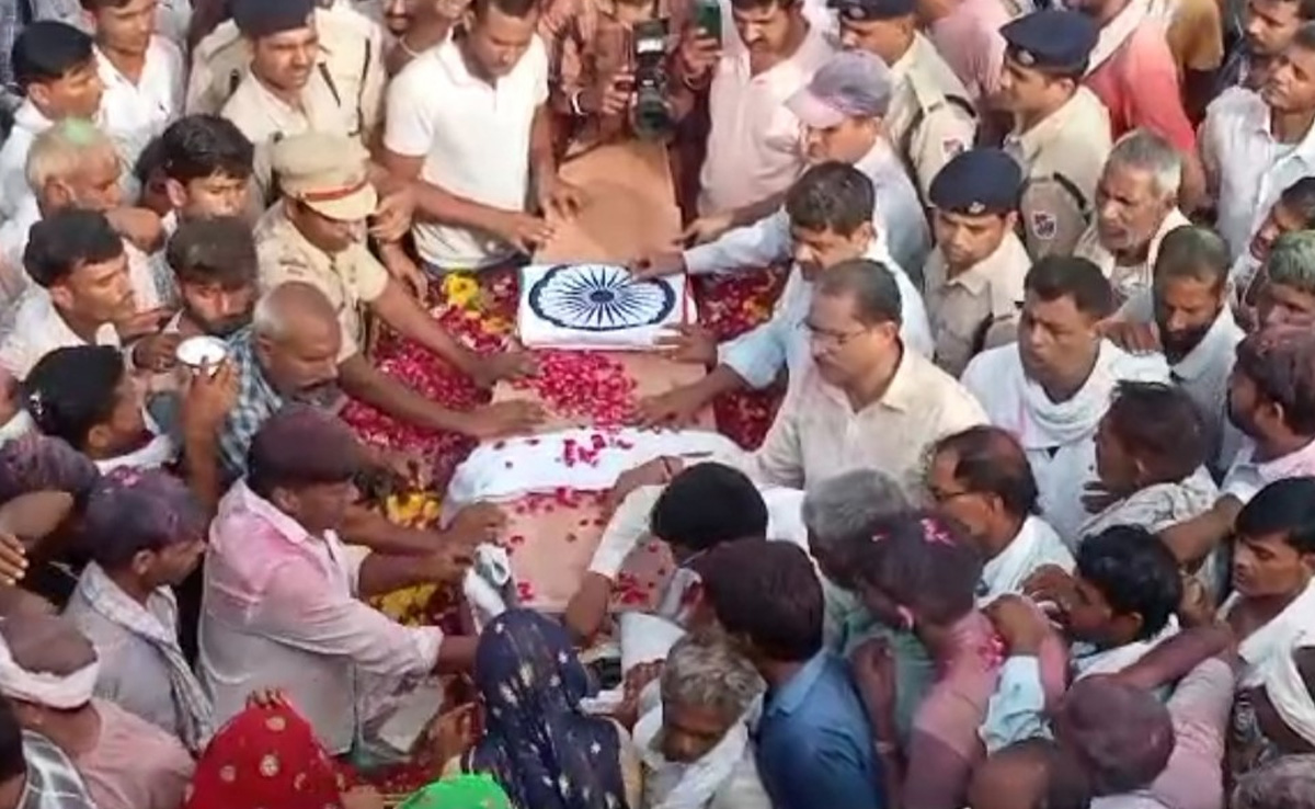 Railway Police Officer Killed In Train Firing Cremated With State Honours