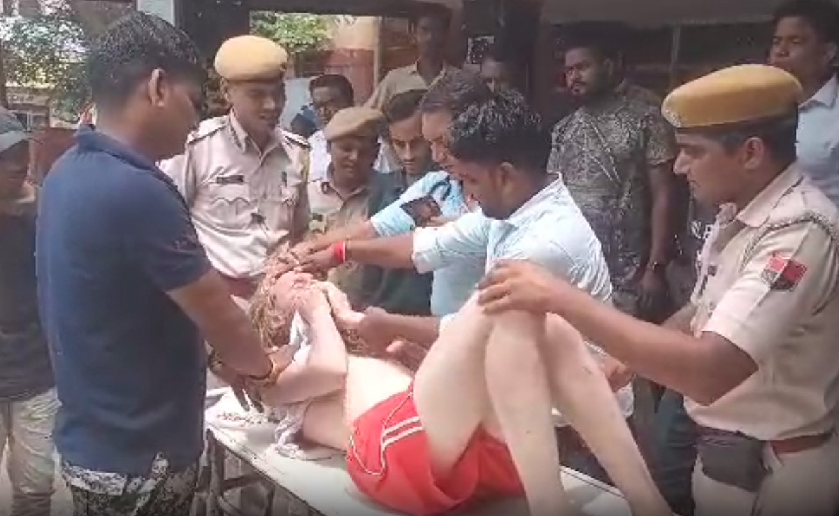 धौलपुर : नशे की हालत में विदेशी पर्यटक ने मचाया उत्पात,  पुलिस ले गई अस्पताल