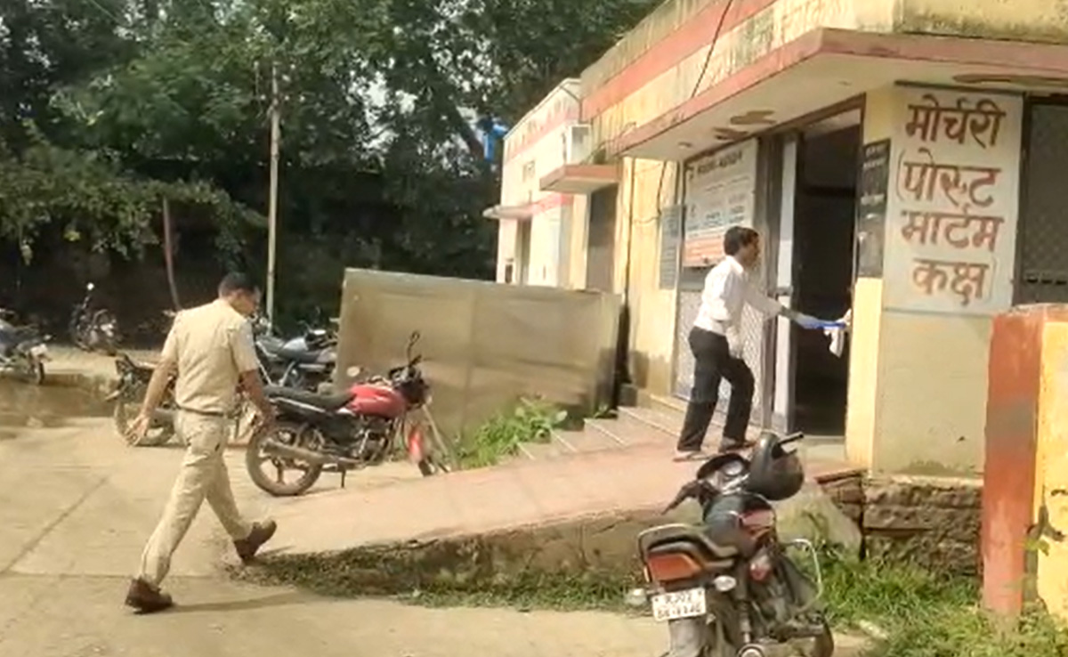 अलवर में तेज रफ्तार कार ने बाइक को मारी टक्कर, एक युवती समेत तीन की मौत